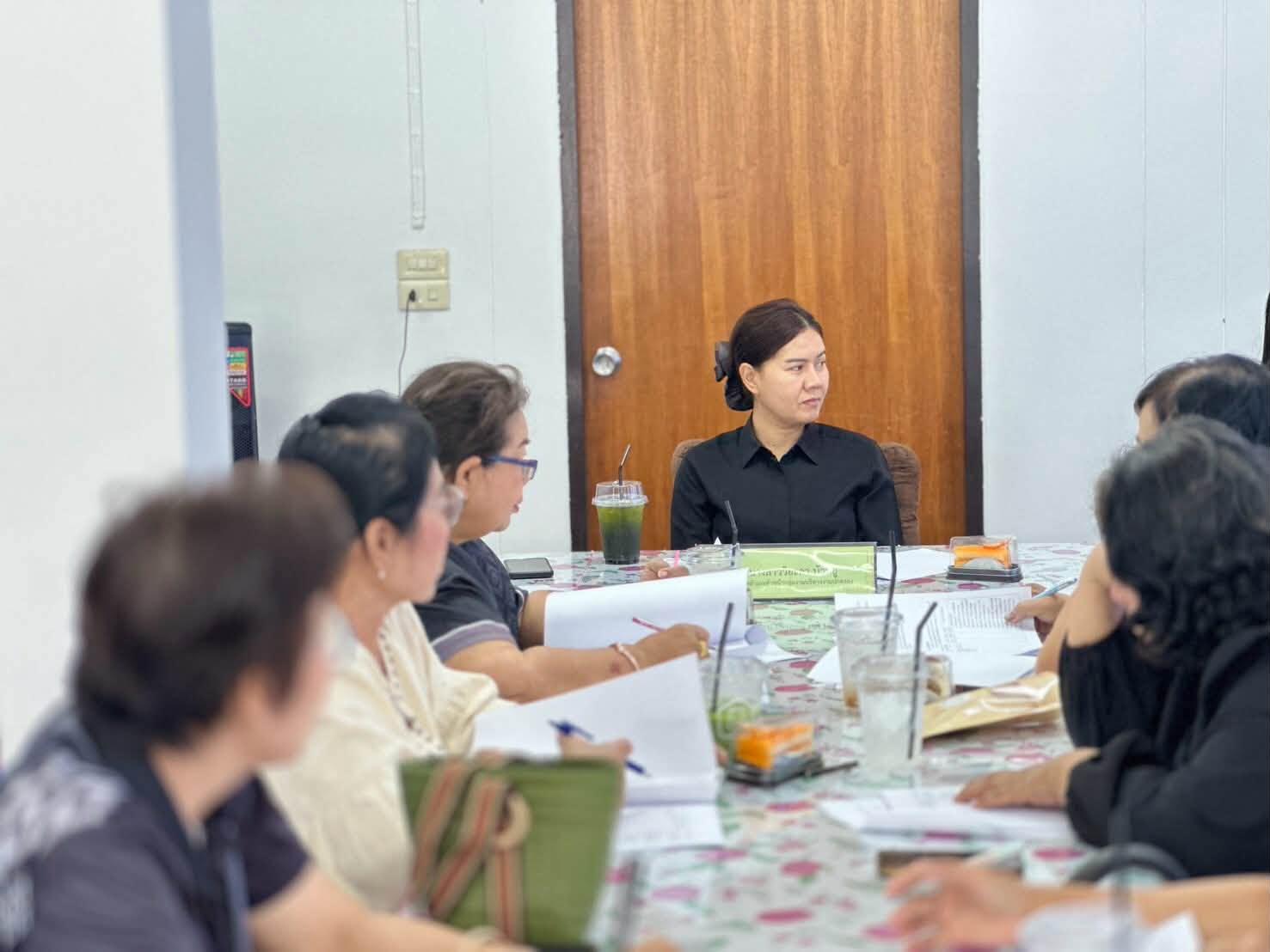 สำนักงานพัฒนาชุมชนอำเภอพานทอง จัดประชุมคณะอนุกรรมการกลั่นกรองและติดตามการดำเนินงานกองทุนพัฒนาบทบาทสตรีอำเภอ ครั้งที่ 3/2569