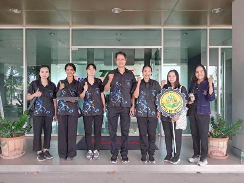 พัฒนาชุมชนอำเภอพานทอง ร่วมบูรณาการงานพัฒนาคุณภาพชีวิตอำเภอพานทอง ส่งเสริมการปลูกผักสวนครัวในโรงงาน