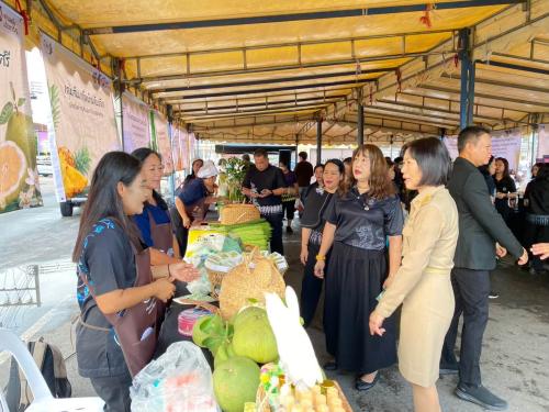สพอ.พานทอง ร่วมขับเคลื่อนเศรษฐกิจฐานราก ส่งเสริมอาหารปลอดภัย สร้างอาชีพ สร้างรายได้ให้ชุมชน